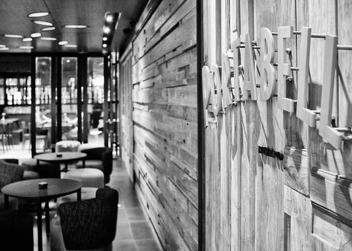 The 1o1 Bali Fontana Seminyak ホテル 4*